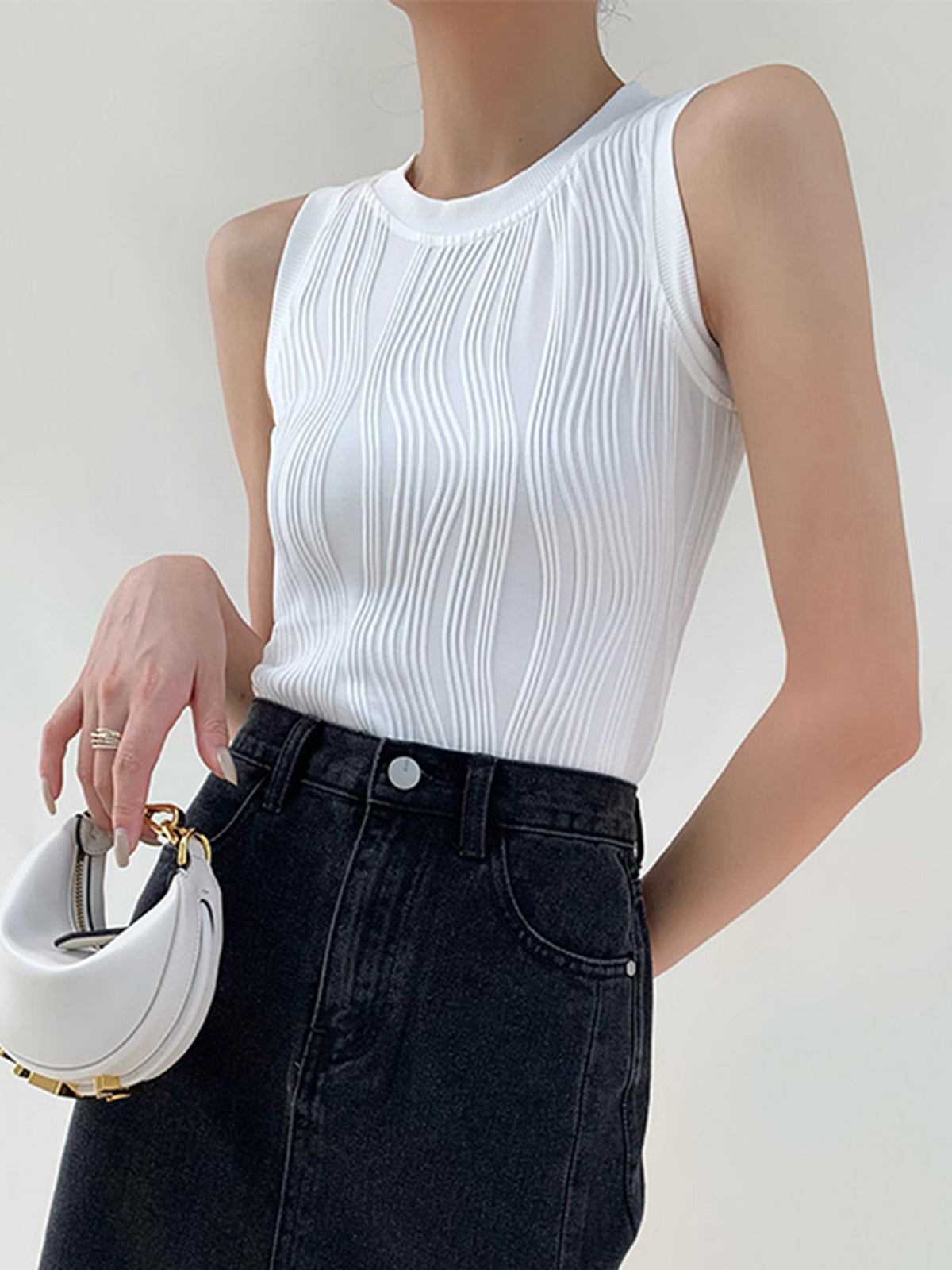 Wavy Ribbed Slim Fit Tank Top