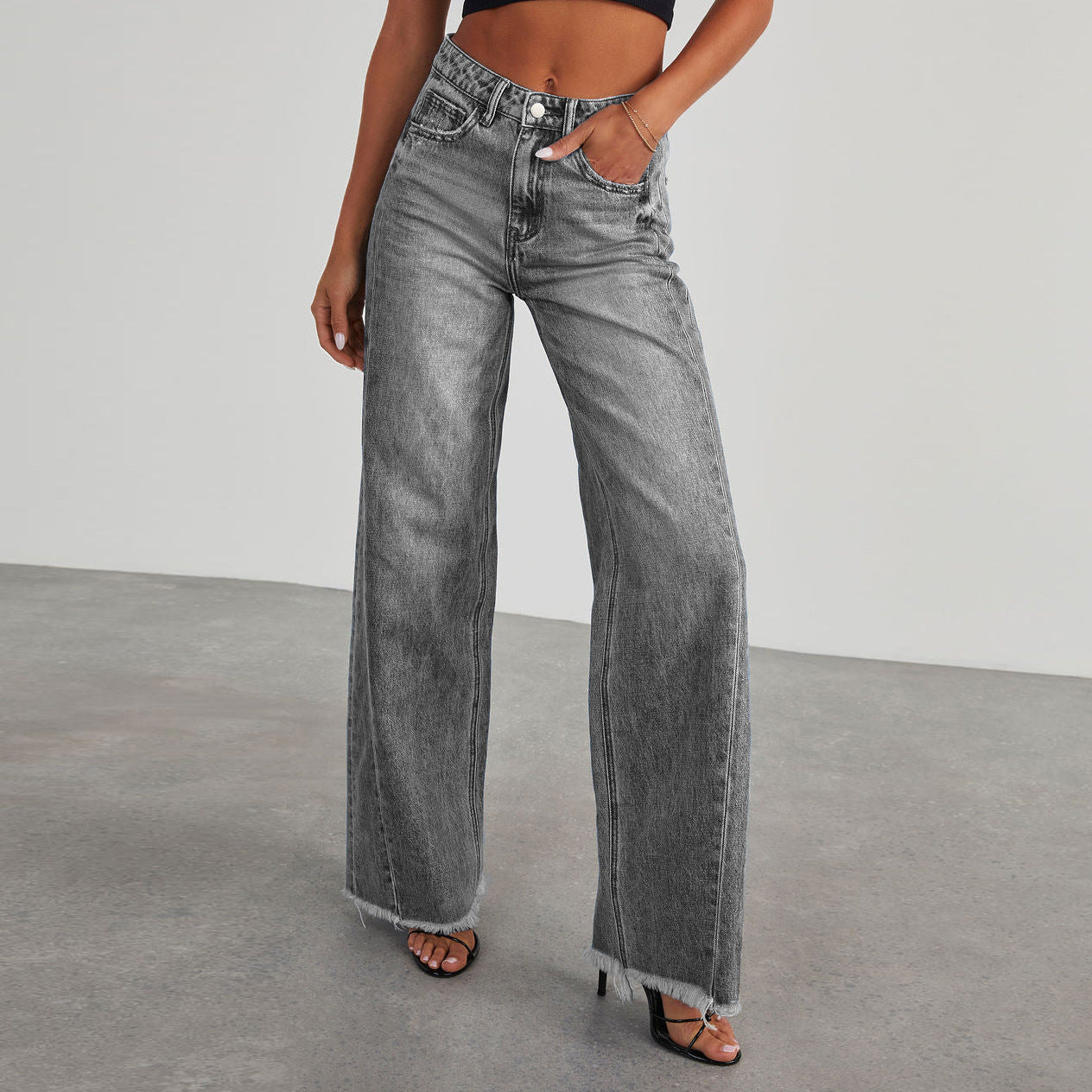 Relaxed Frayed Hem Jeans