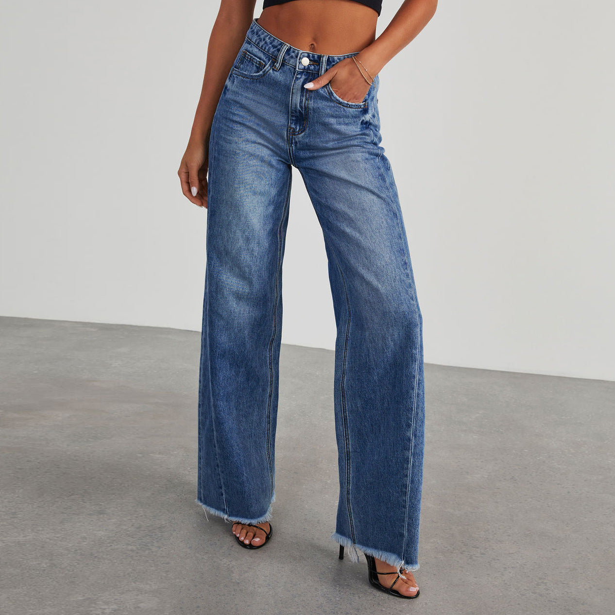 Relaxed Frayed Hem Jeans