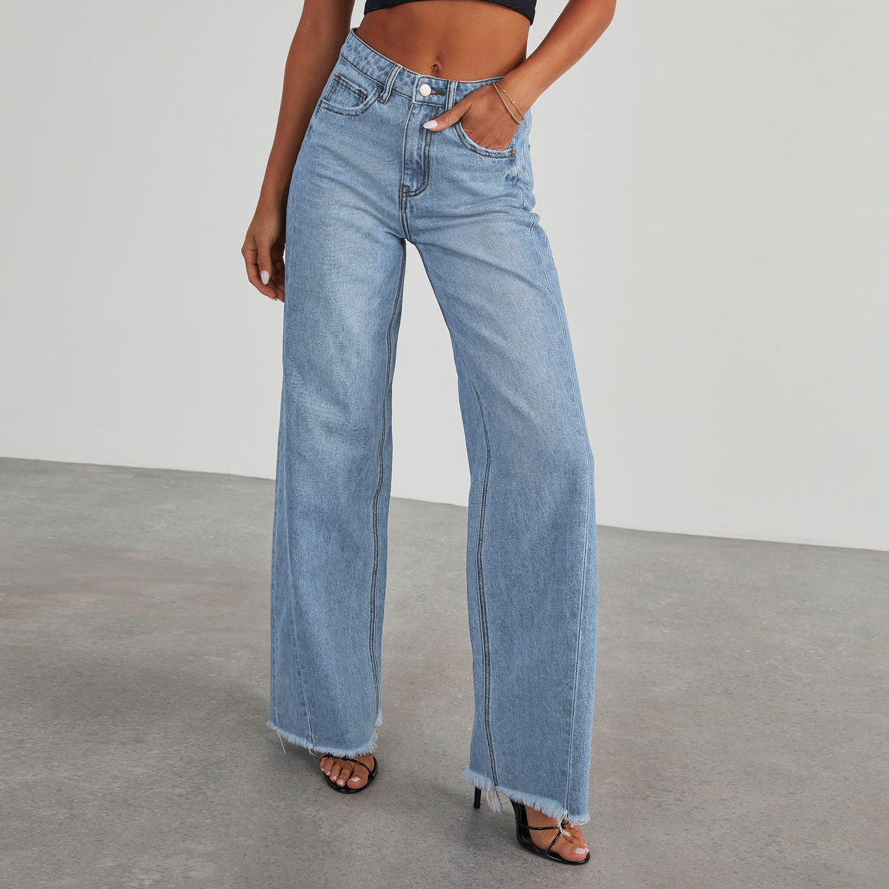 Relaxed Frayed Hem Jeans