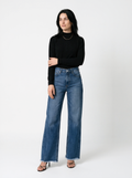 Relaxed Frayed Hem Jeans