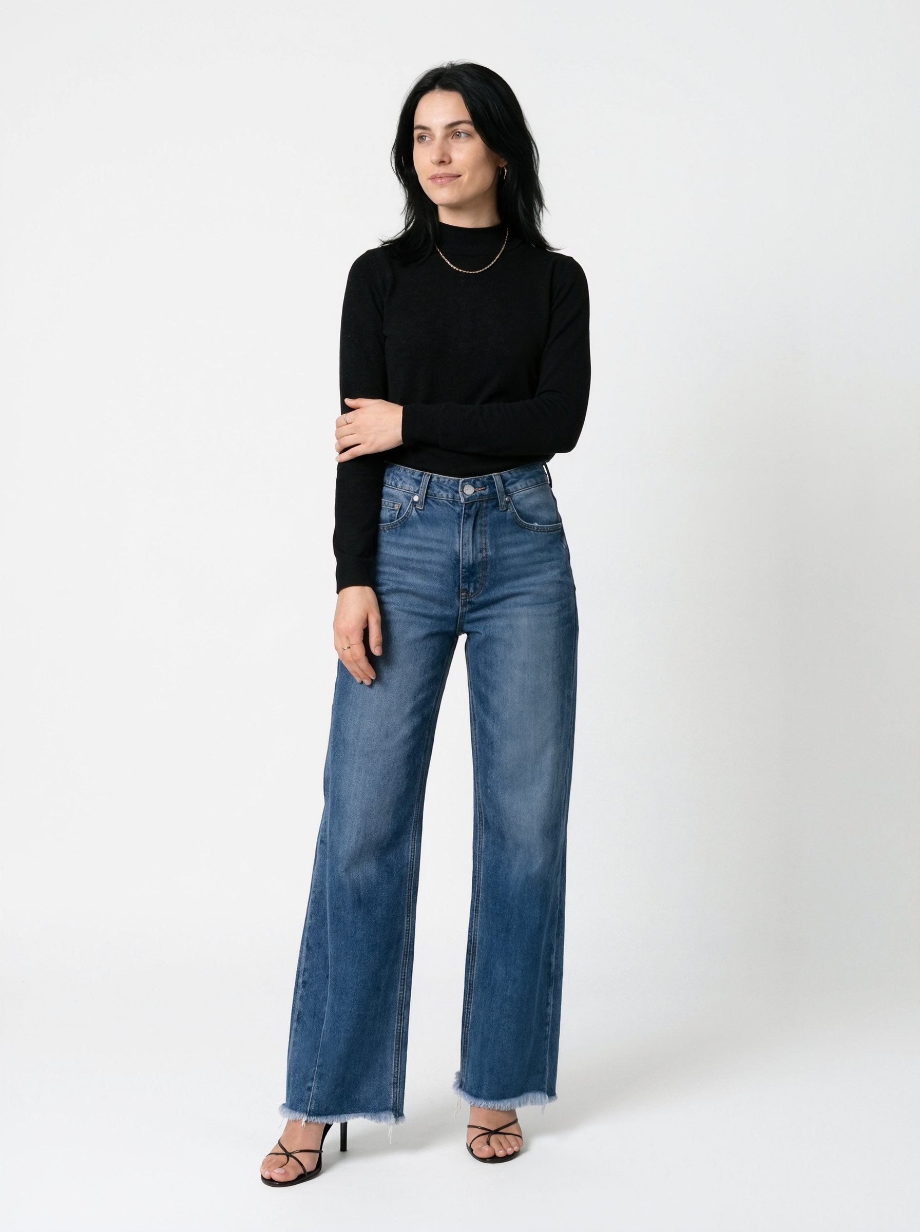 Relaxed Frayed Hem Jeans
